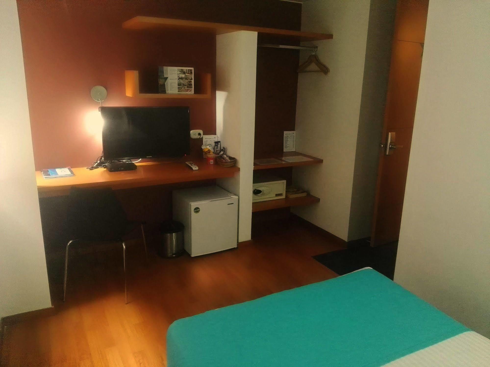 Hotel Ayenda Abitare 56 Bogotá Esterno foto