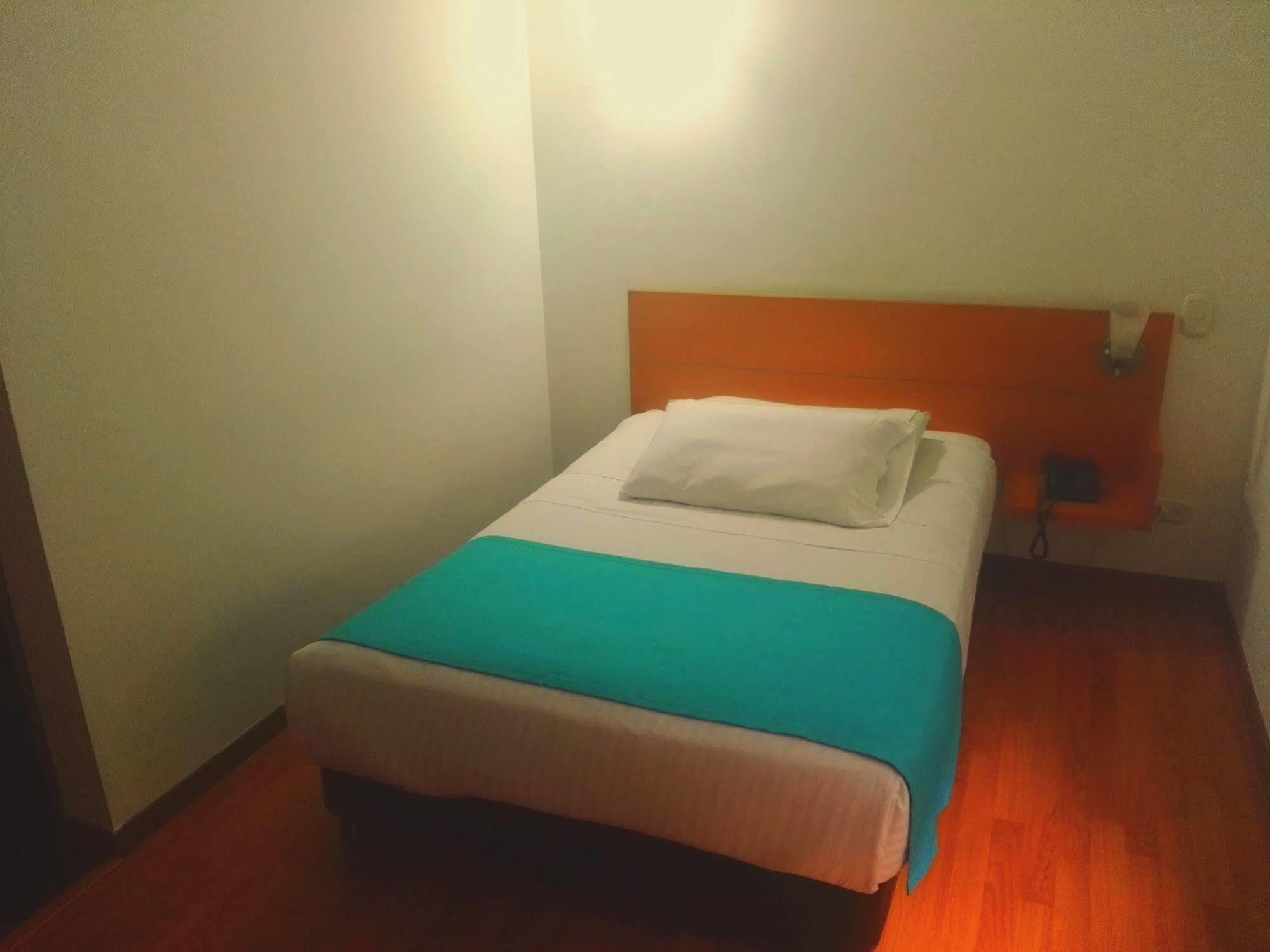 Hotel Ayenda Abitare 56 Bogotá Esterno foto